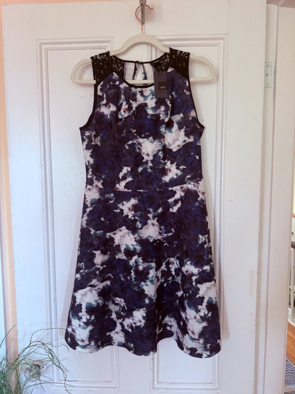 Midi dress - Black floral lace crochet shoulder with a keyhole button back